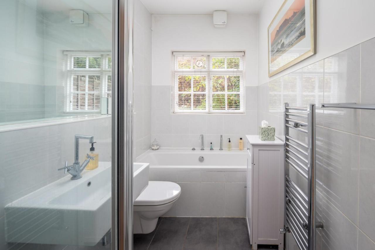 Charming 2Br Flat With Patio In Hammersmith Londen Buitenkant foto